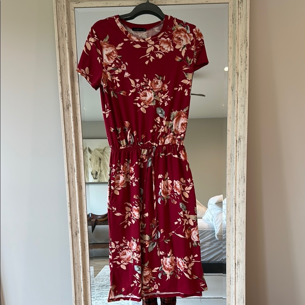 Chic Floral Midi Dress in Rich Red